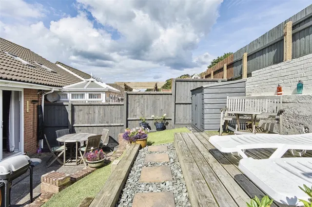 Holly Tree Close, Ryde, PO33, photo 2