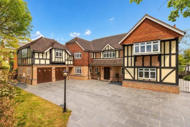 Nelmes Road, Emerson Park, RM11, photo 1