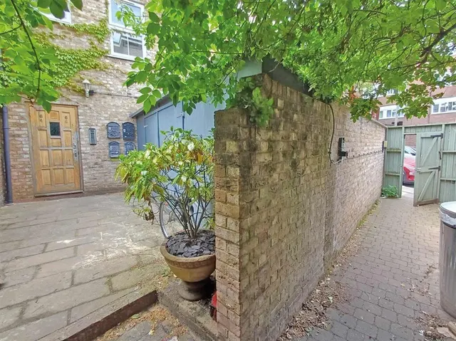 Photo 2 — Lavender Hill, BATTERSEA