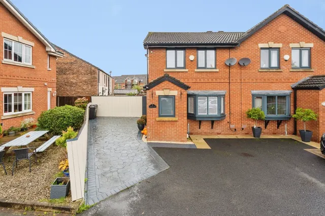 Albany Fold, Westhoughton, BL5, photo 1