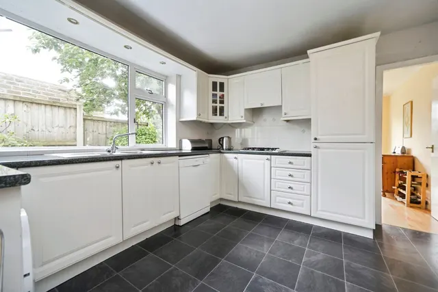 Carr Lane, Riddlesden, BD20, photo 3