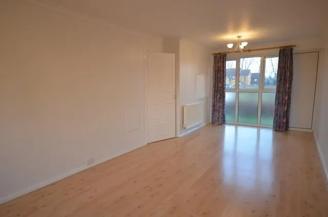 Photo 2 — Linden Lea, Leavesden, Watford