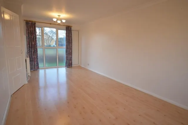 Photo 3 — Linden Lea, Leavesden, Watford