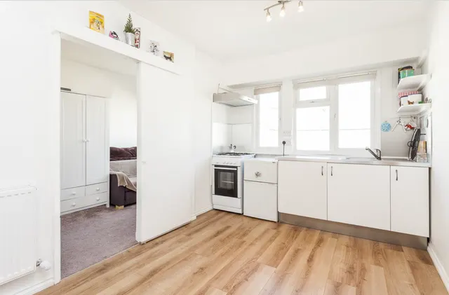 Sinclair Gardens, London, W14, photo 2