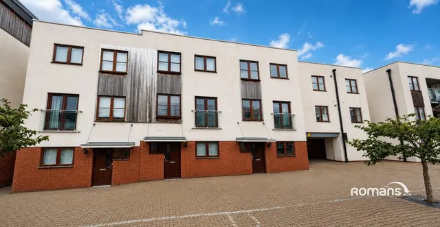 Greenlands Road, Basingstoke, RG24, photo 1