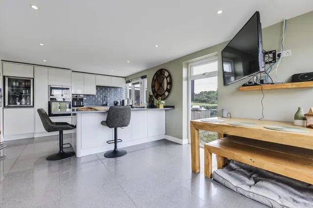Park Road, Thackley, BD10, photo 2