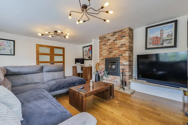Park Road, Thackley, BD10, photo 3