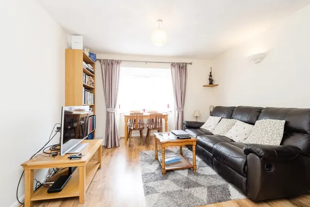 Photo 2 — Talus Close, PURFLEET-ON-THAMES, Essex, RM19