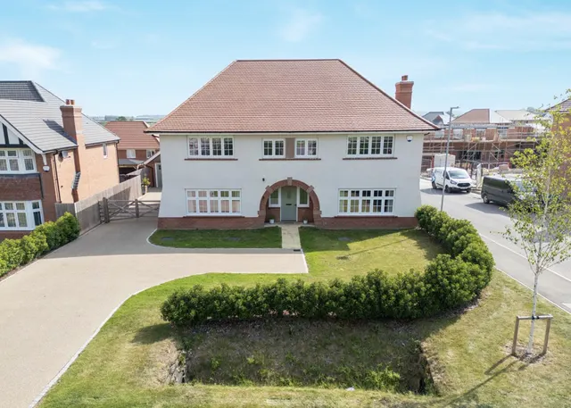 Nicker Hill, Keyworth, NG12, photo 1