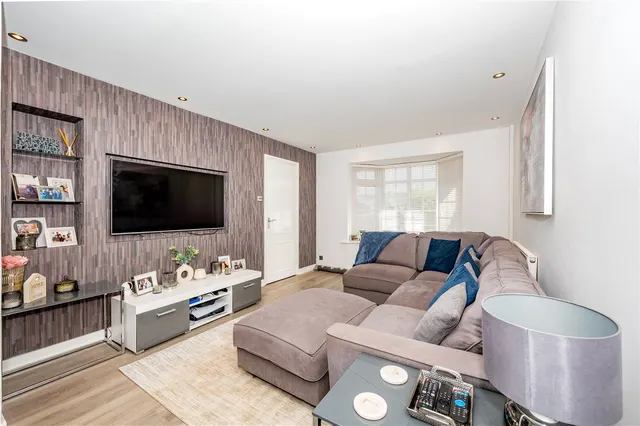 Photo 2 — Hollyberry Close Winyates Green, Redditch, Worcestershire, B98 0QU