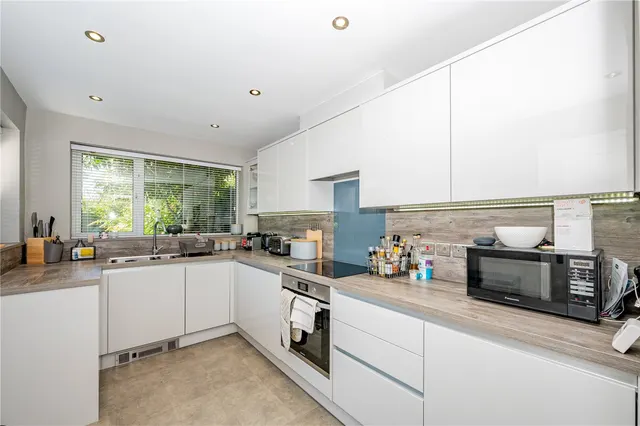 Photo 3 — Hollyberry Close Winyates Green, Redditch, Worcestershire, B98 0QU