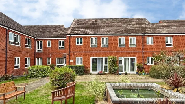 Fountain Court, Westbury, BA13, photo 1