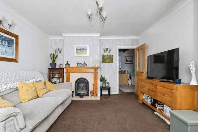 Photo 2 — Wilshaw Grove, ASHTON-UNDER-LYNE, Lancashire, OL7