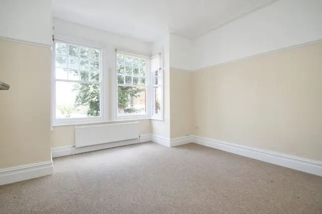 Photo 2 — Glengall Road, Woodford Green, IG8