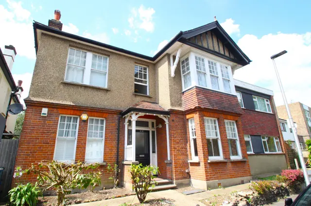 1 bedroom property — Glengall Road, Woodford Green, IG8