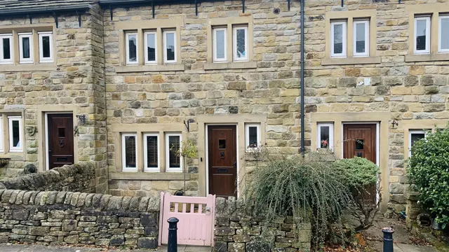 4 bedroom house, Highstones Gardens, Glossop, SK13