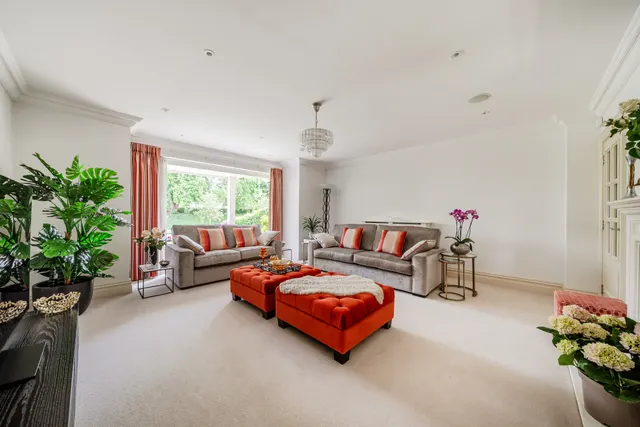 Photo 3 — Glen Island, Taplow, Maidenhead, SL6