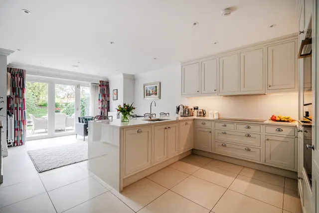 Photo 2 — Glen Island, Taplow, Maidenhead, SL6
