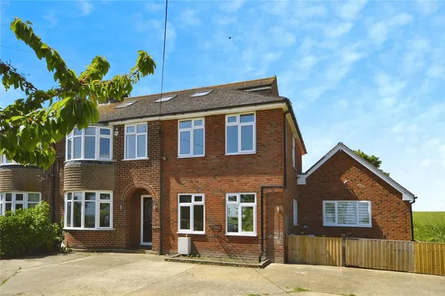 Stoke Road, Allhallows, Kent, ME3, photo 1