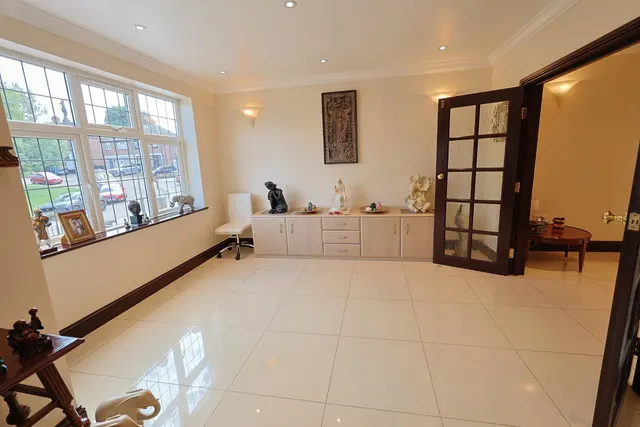Langley Crescent, Edgware, photo 2