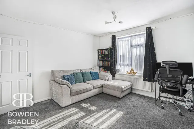 Photo 3 — Manford Cross, Chigwell, IG7
