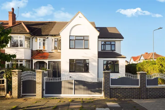 Shelley Gardens, North Wembley, HA0, photo 1