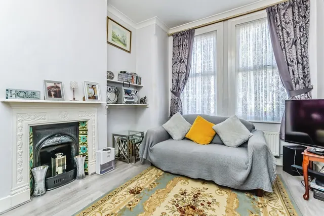 Photo 2 — Lenham Road, THORNTON HEATH, Surrey, CR7