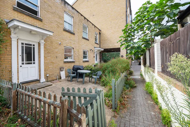 Unit 24, 20-24 St Matthews Row, London, photo 1
