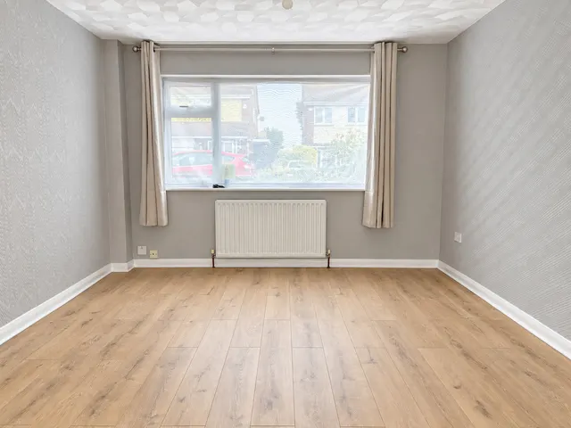 Photo 2 — Oates Road, Romford, Collier Row, RM5 2HT