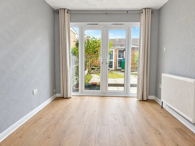 Photo 3 — Oates Road, Romford, Collier Row, RM5 2HT