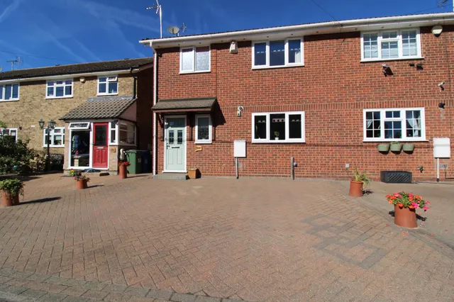3 bedroom house, Lower Crescent, Stanford-le-hope, SS17