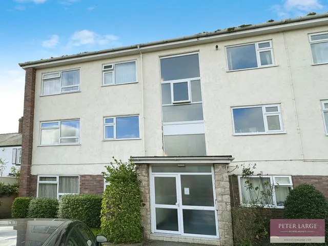 Russell Road, Rhyl, Denbighshire, LL18 3DW, photo 1