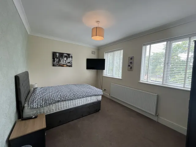 Photo 2 — Room To Rent, Sandford Road, Balby, DN4 8EU