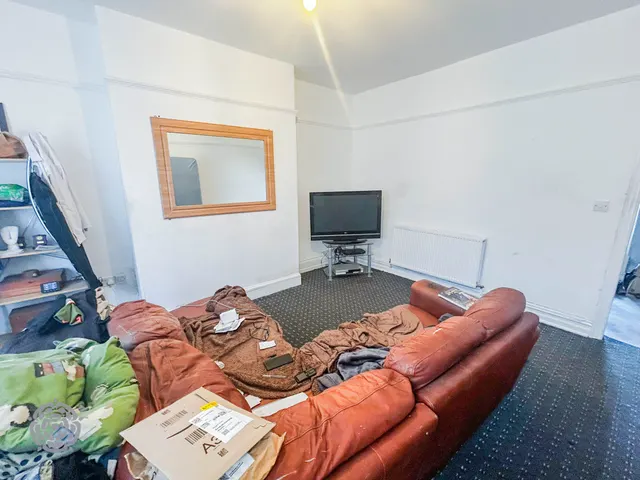 Photo 3 — Victoria Grove, Bolton, BL1 4JN