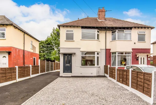 Sandileigh Avenue, Brinnington, SK5, photo 1