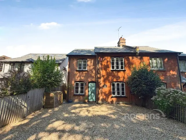 Wellington Avenue, Virginia Water, GU25, photo 1