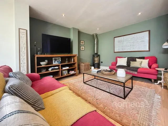 Wellington Avenue, Virginia Water, GU25, photo 3