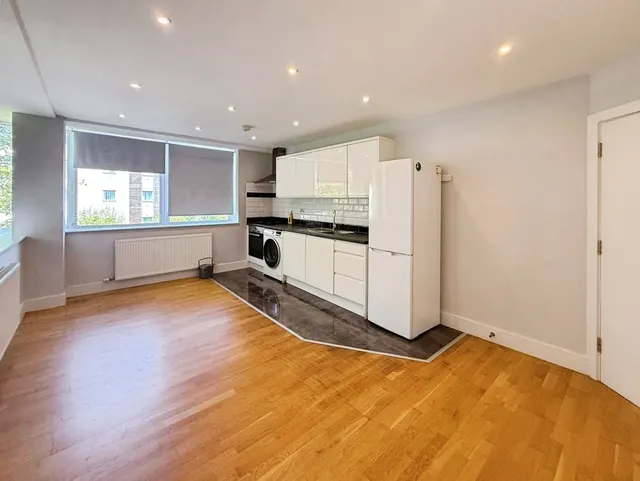 London Road, Bracknell, RG12, photo 2