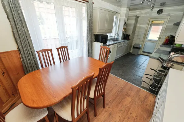Sycamore Avenue, Redditch, B98, photo 3