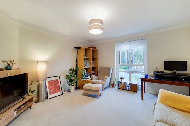 Photo 3 — 4 Andrews House, Fellows Road, London