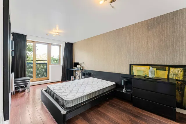 Meath Crescent, London, E2, photo 3