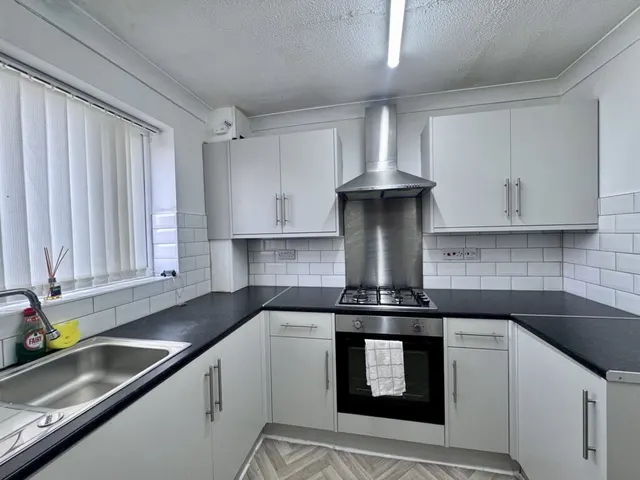 Photo 3 — Beaumont Rise, Worksop