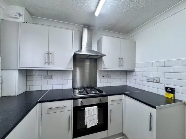 Photo 2 — Beaumont Rise, Worksop