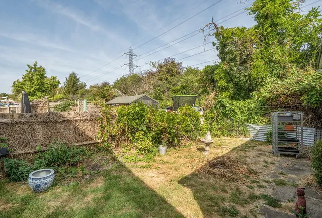 Photo 3 — Brockenhurst Avenue, Worcester Park, KT4 7RG