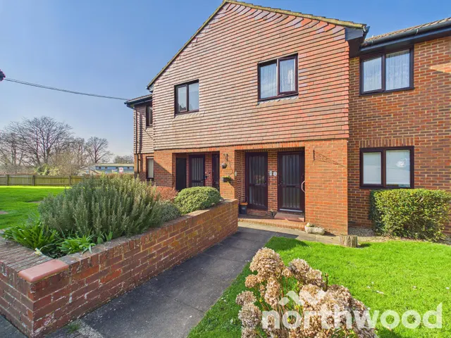 Loudon Way, Ashford, TN23, photo 1