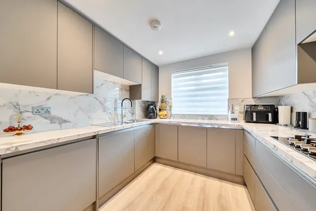 Serrin Way, Horsham, RH12, photo 2