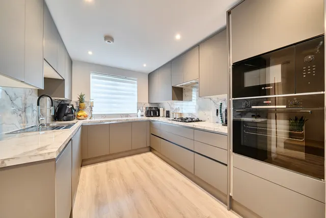 Serrin Way, Horsham, RH12, photo 3