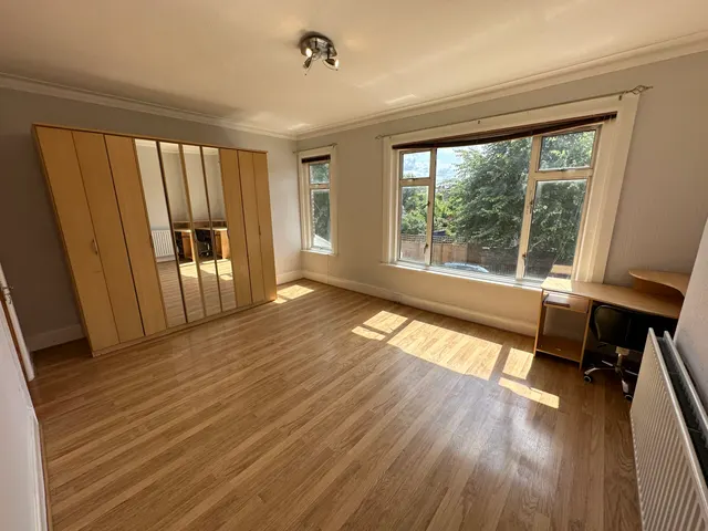 Photo 2 — Elvendon Road, Bounds Green, London, N13 4SJ
