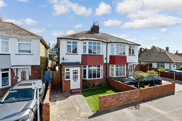 Westfield Road, Birchington, CT7, photo 1
