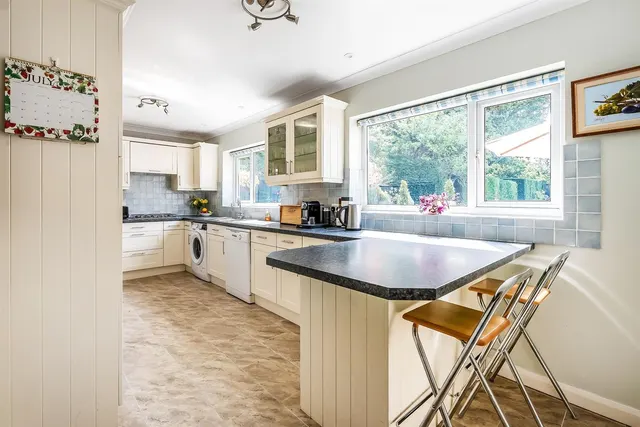 Sole Farm Road, Bookham, KT23, photo 3